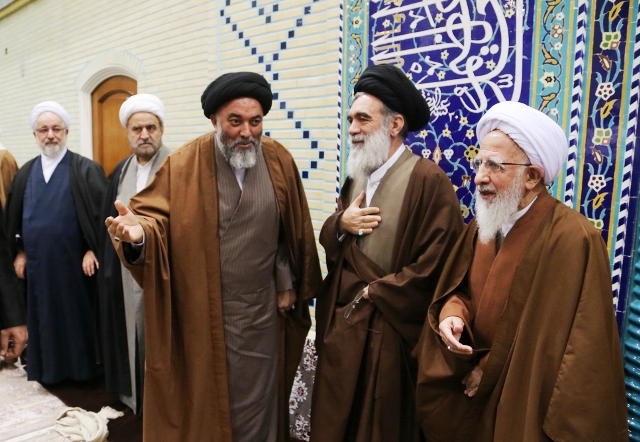  گزارش تصویری دیدار جمعی از مردم آمل با آیت الله العظمی جوادی آملی به مناسبت حماسه ششم بهمن