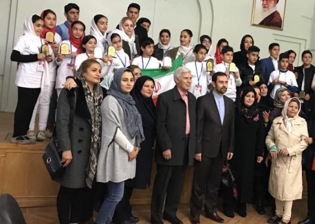 دیدار نوآموزان زبان انگلیسی آموزشگاه راه ابریشم با سفیر کشور ایران در ارمنستان  + عکس