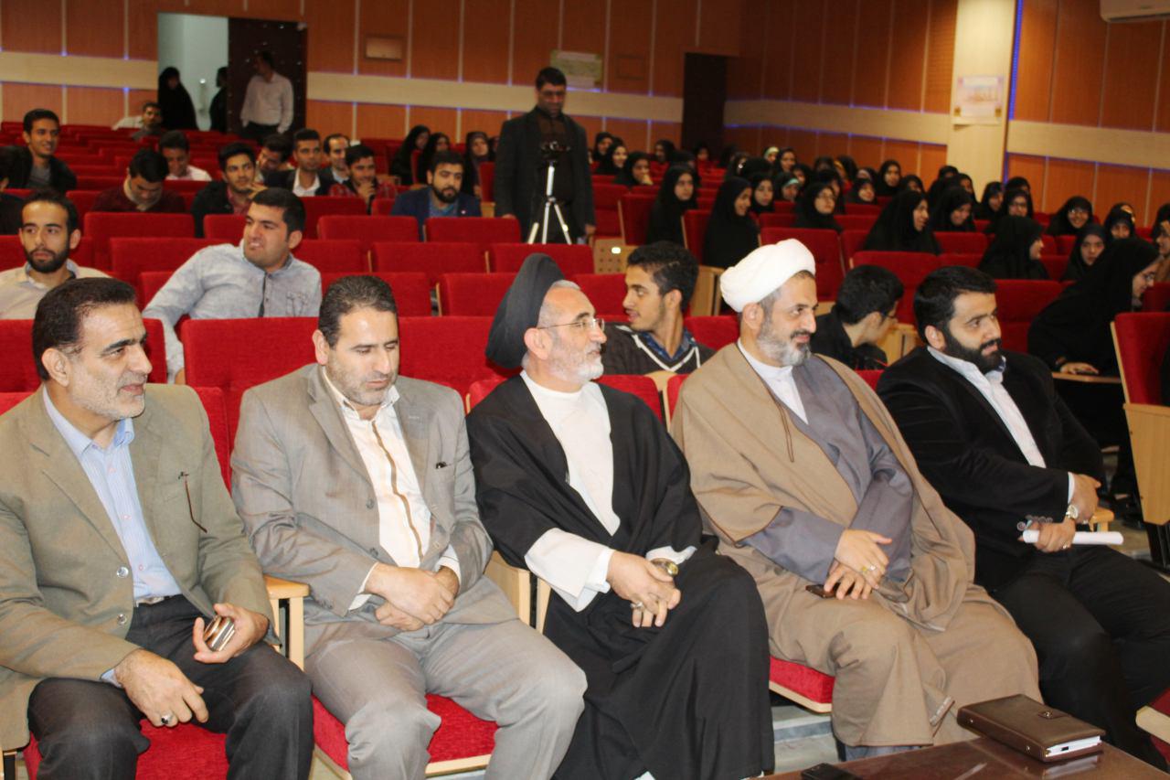 مراسم گرامیداشت دهه وقف و روز دانشجو در دانشکده علوم قرآنی آمل برگزار شد