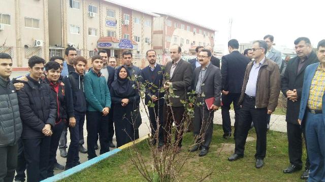 گزارش تصویری برگزاری زنگ درختکاری توسط سازمان پارکها وفضای سبز شهرداری آمل 