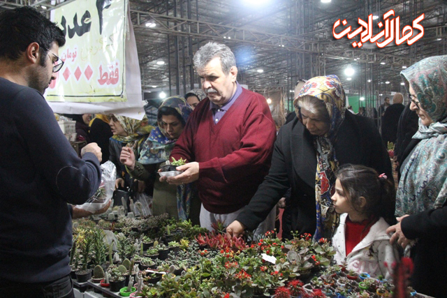 گزارش تصویری کمال آنلاین : استقبال شهروندان آمل از ششمین نمایشگاه تخصصی گل وگیاه آمل 