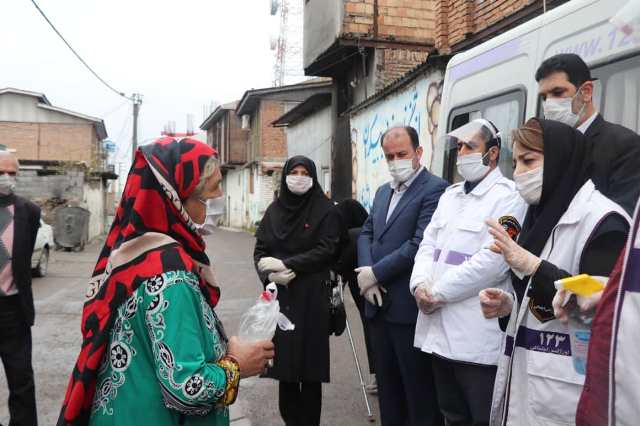 گزارش تصویری کمال آنلاین ، توزیع توزیع مواد بهداشتی و ضدعفونی کننده درمنطقه آسیب و کم برخوردار رضوان ۳۸ شهرستان آمل