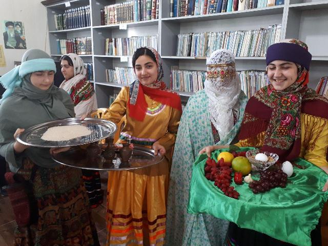 گزارش تصویری کمال آنلاین ، برپایی نمایشگاه و جشنواره بومی محلی مازندران در دبیرستان  هیئت امنائی دخترانه داعی الاسلام آمل؛