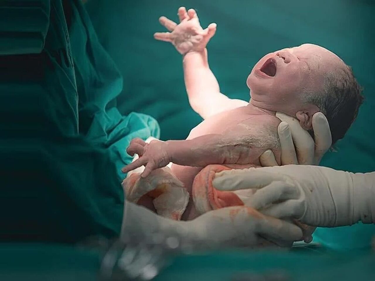 سقوط اخلاق در ترازوی اقتصاد؛ هشدار نسبت به قتل‌عام ۸۰۰ جنین در روز به دلیل تنگنای معیشتی» یادداشتی از ماه آفرید عزیز کمالی 