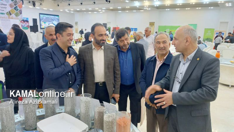 گزارش تصویری کمال آنلاین: برپایی نمایشگاه و همایش آموزش ترویجی و معرفی سبد کودی کشوری در آمل 