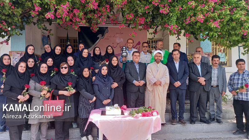 گزارش تصویری کمال آنلاین: نواختن زنگ سپاس معلم در هنرستان هیئت امنایی رازی آمل 