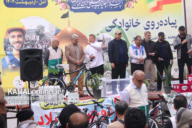 گزارش تصویری کمال آنلاین: برگزاری همایش پیاده‌روی خانوادگی در آمل 