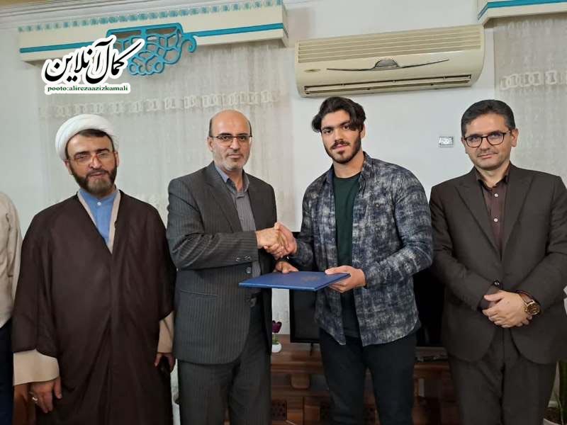 گزارش تصویری کمال آنلاین : دیدار مدیرکل آموزش وپرورش مازندران با دانش آموزان آملی پذیرفته شده در کنکور سراسری 