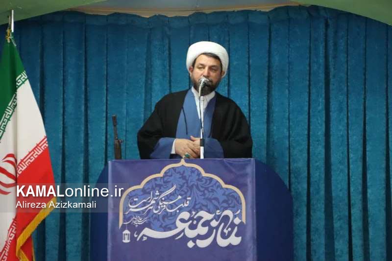 گزارش تصویری کمال آنلاین : خطبه های نماز جمعه به امامت تقی زاده امام جمعه سرخ رود 