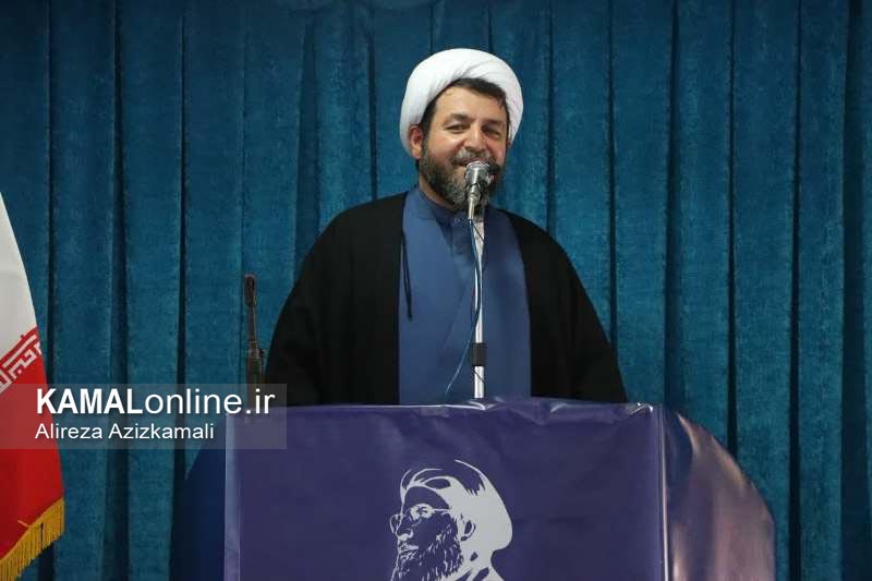 گزارش تصویری کمال آنلاین :  نماز عبادی سیاسی جمعه سرخ رود 