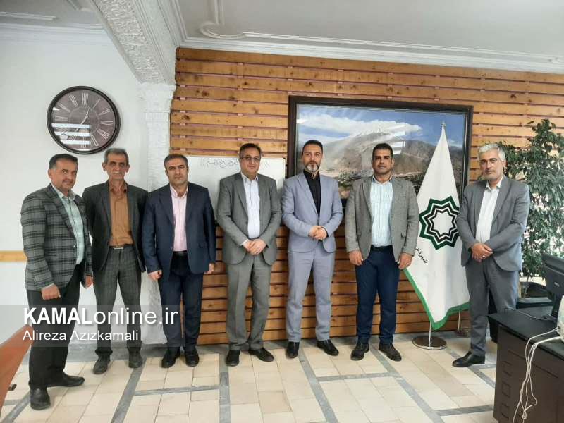اعلام آمادگی مسئولان رینه برای همکاری در مبارزه با آفت ملخ
